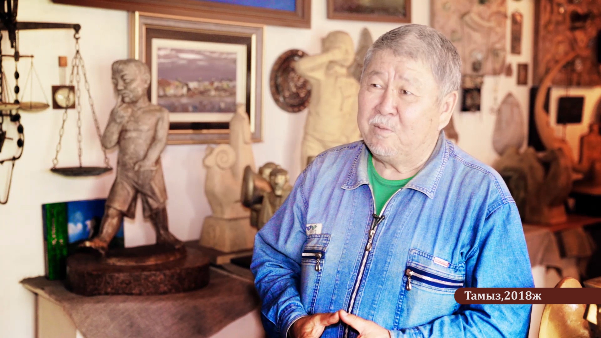 Порно фильмдерді орысша аудармасымен қараңыз Қолына татуировкасы бар порно актрисалар