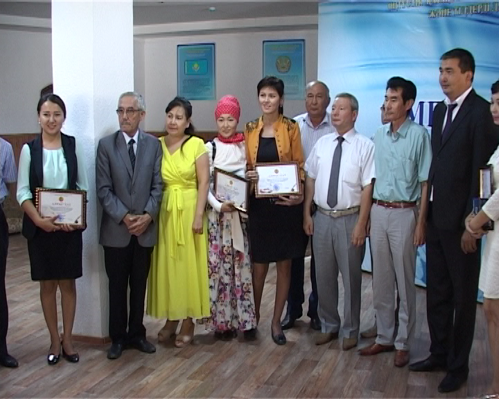 Мемлекеттік тілді насихаттаған журналистер марапатқа ие болды