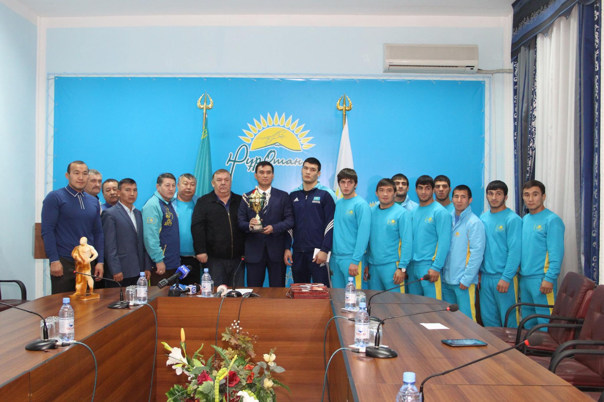 Оңтүстіктің атын шығарған балуандар марапатталды