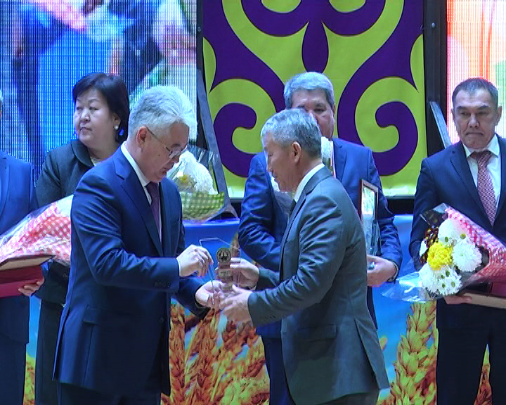 «Алтын күз — 2015» еңбеккерлерінің мерекесінде шаруалар марапатталды