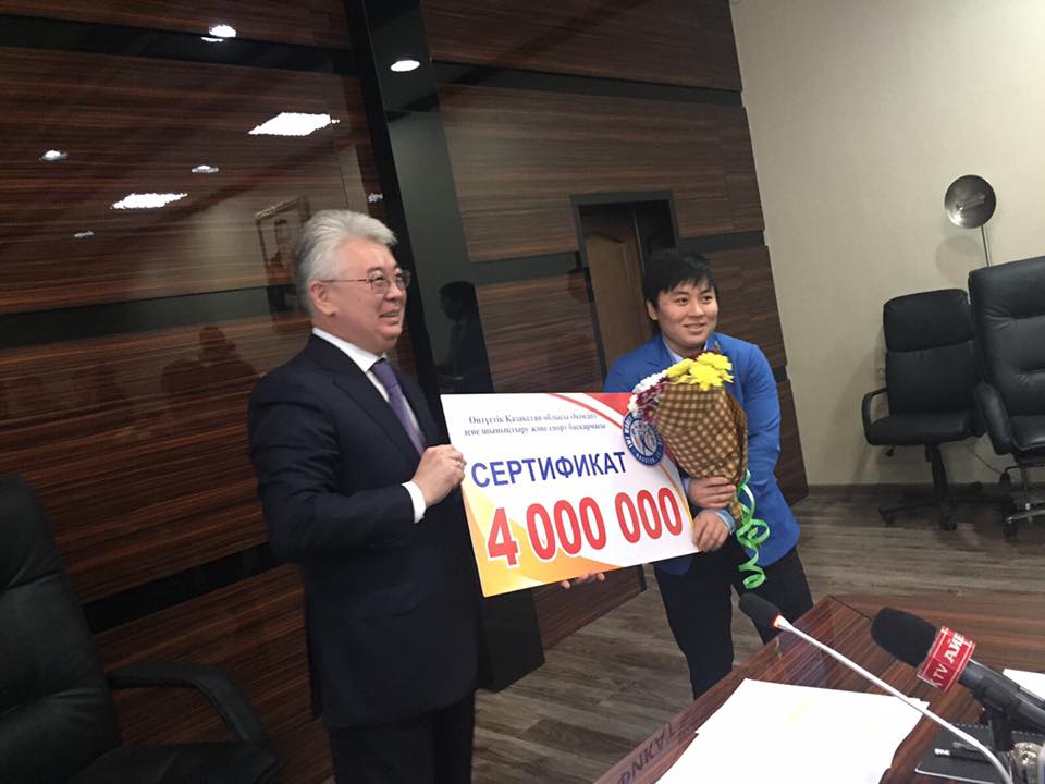 Облыс әкімі Әлем чемпионатының күміс жүлдегерін қабылдады