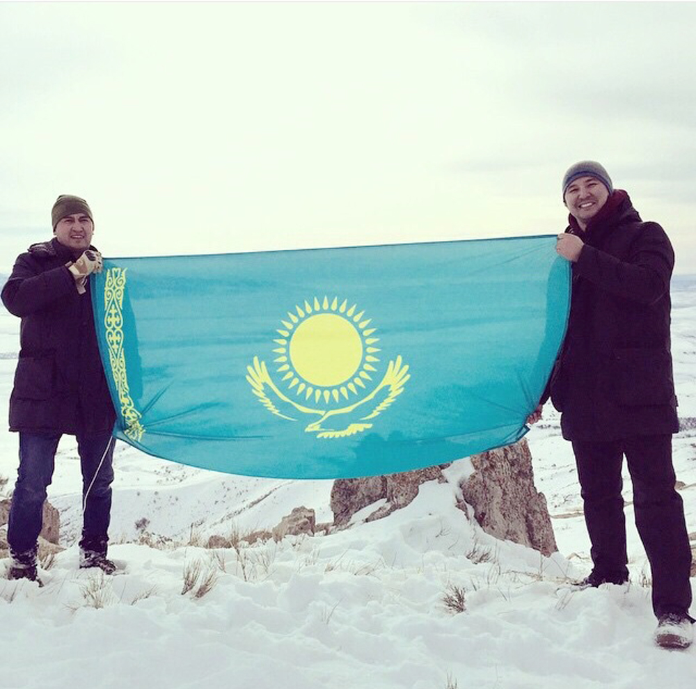 Шымкент әкімі Тәуелсіздік күнін Қазығұрт тауының шыңында қарсы алды