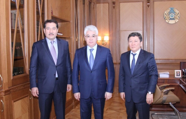 Облыс әкімі тұтынушылардың құқықтарын қорғау комитетінің төрағасымен кездесті