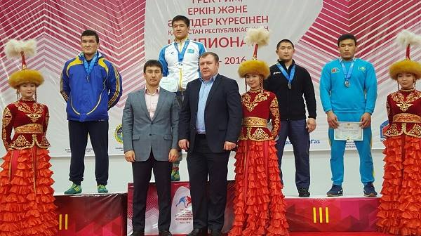 Грек-рим күресінен өткен ел чемпионатында жерлестеріміз жеңіс тұғырынан көрінді