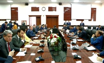 ОҚО мәслихатының жаңа құрамы алғашқы сессияда бас қосты