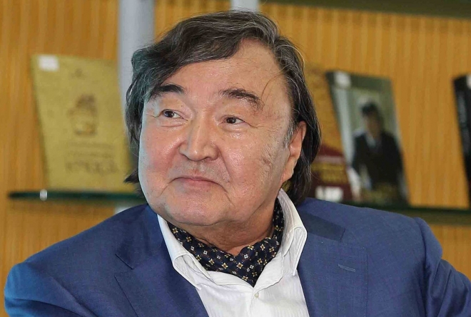 Олжас Сүлейменов «Қазақстанның Еңбек Ері» атанды