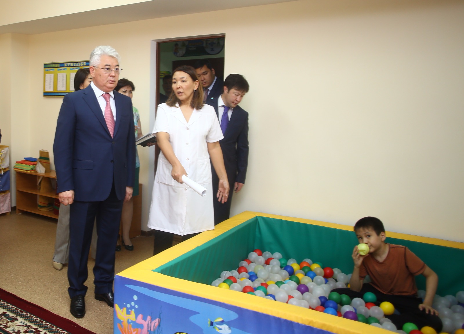 ОҚО әкімі балалар үйінде болды