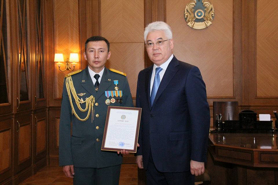 ОҚО әкімі «Халық қаһарманын» қабылдады