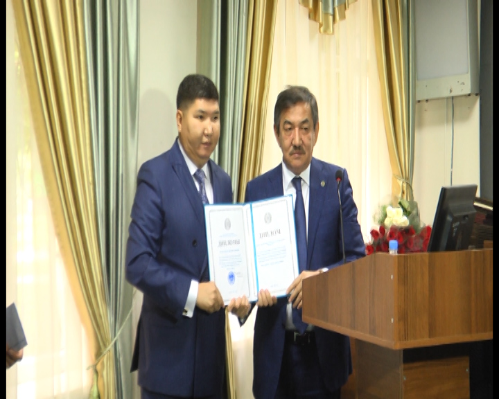 Шымкент қалалық жедел жәрдем ауруханасының дәрігерлері мереке қарсаңында құрметке бөленді