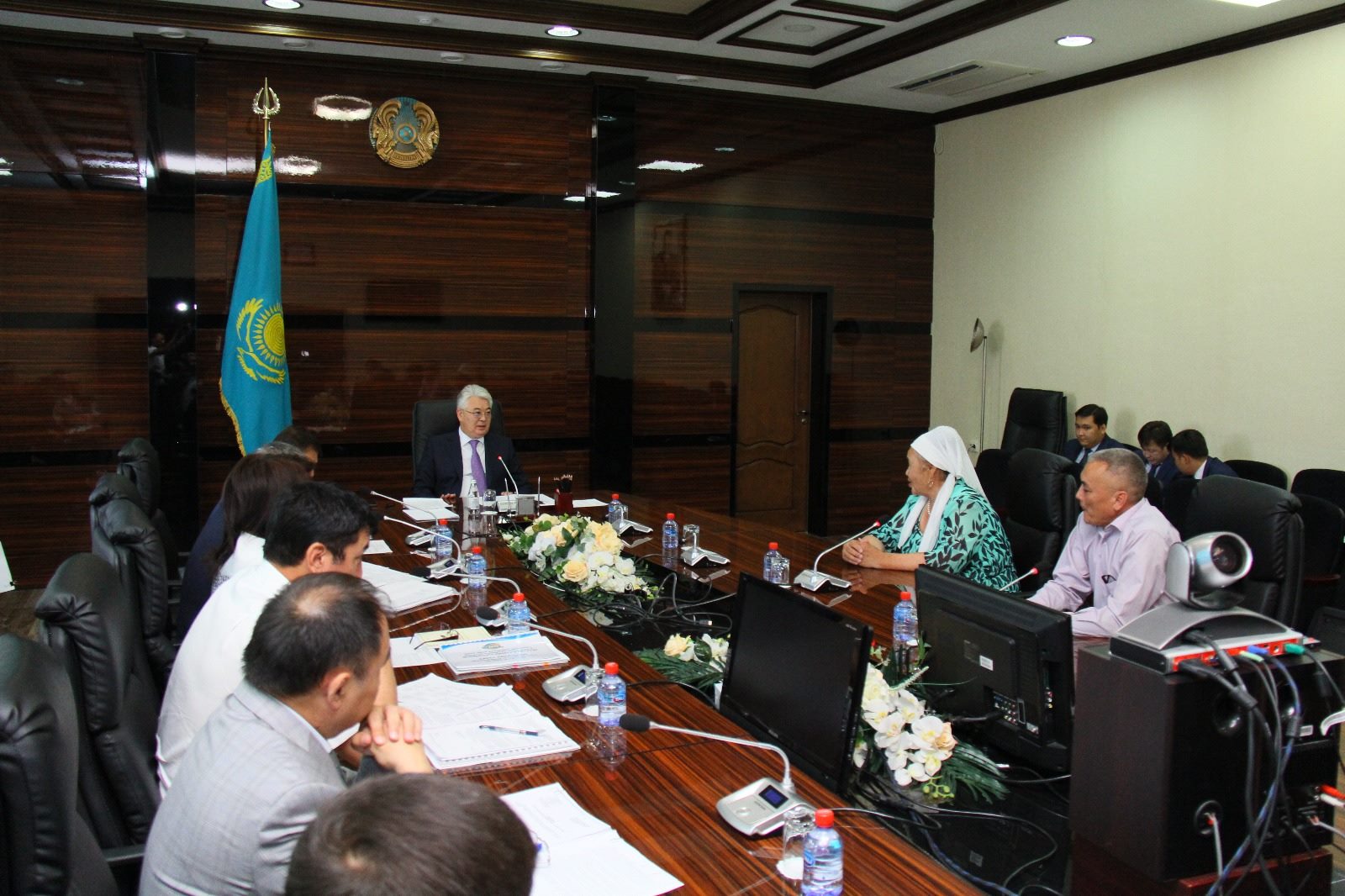 ОҚО әкімі азаматтарды жеке мәселелерімен қабылдады