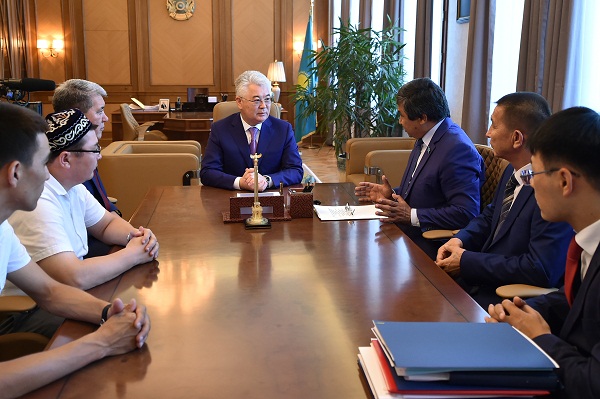 ОҚО әкімі Баян-Өлгейге жолға шыққан делегацияны қабылдады