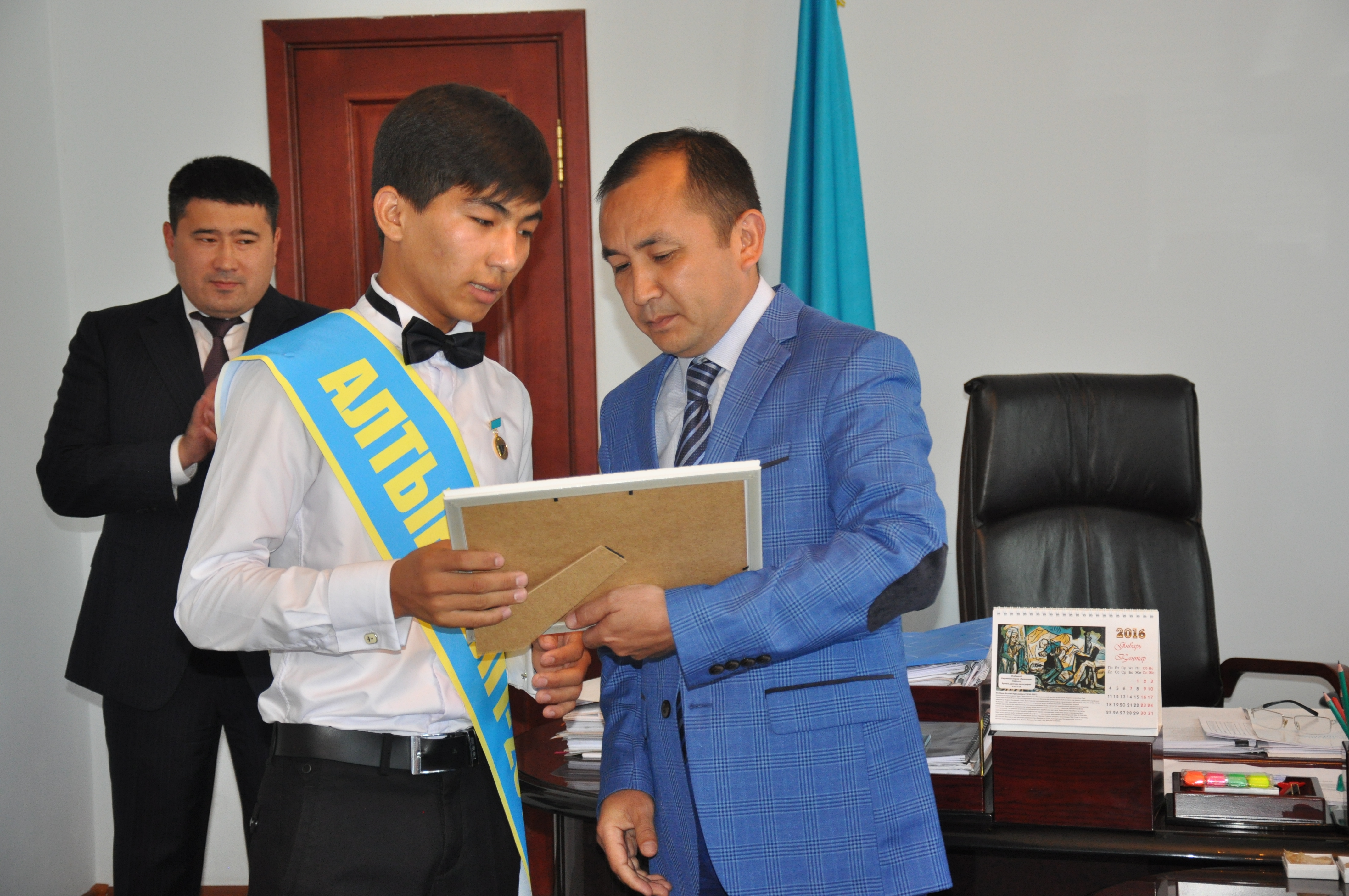 ЖҮЗІ ЖАРҚЫН ЖҮЗ КҮН