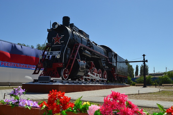ТҮРКІСТАНДА «ПАРОВОЗ» ЕСКЕРТКІШІ ОРНАТЫЛДЫ
