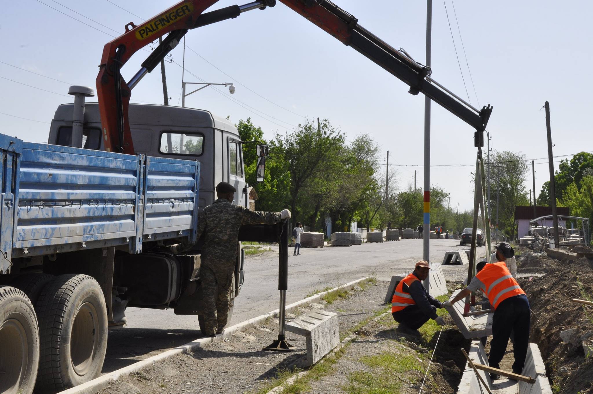 Бәйдібекте ауылдарды көркейту жұмыстары жүргізілуде