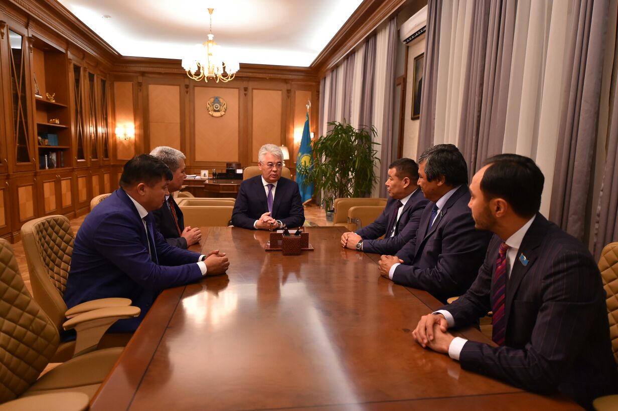 Облыс мәслихатының депутаттарын ОҚО әкімі қабылдады