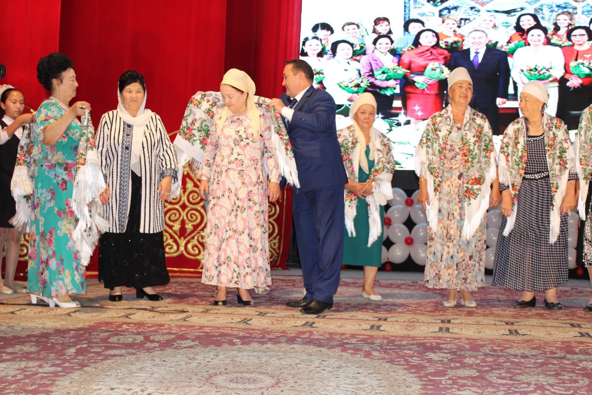 «Аналар — шаңырақтың шаттығы»