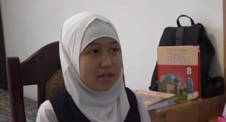 Атырауда хиджаб киген оқушыны мұғалімдер мектепке кіргізбей қойды