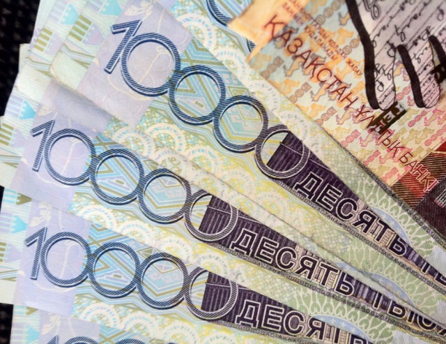 ОБЛЫС ӘКІМДЕРІНІҢ ЖАЛАҚЫСЫ ҚАНША?