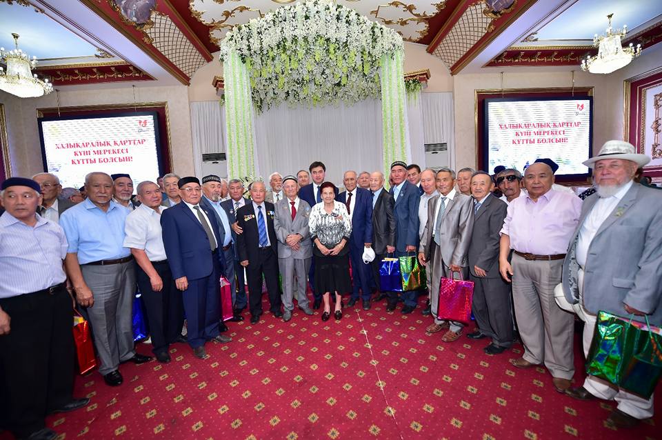 Шымкент әкімі қазыналы қарттарға құрмет көрсетті