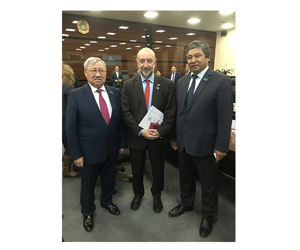 Халық қалаулылары Франция Елшісімен кездесті