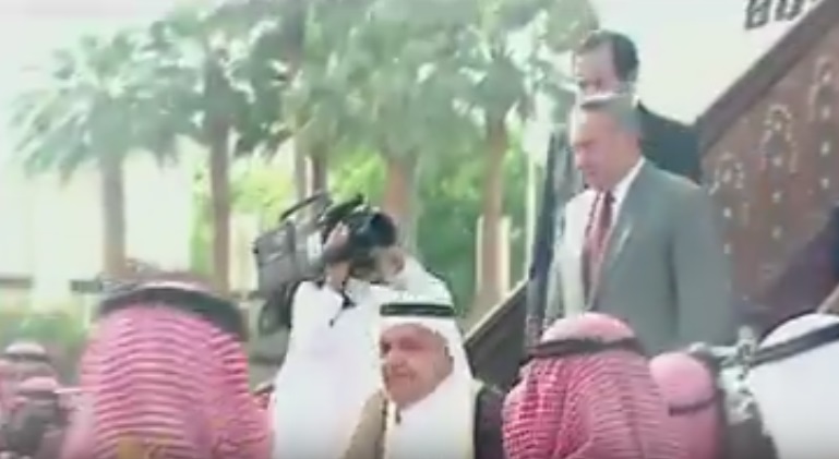 Ақорда Назарбаевтың қажылыққа барған видеосын жария етті