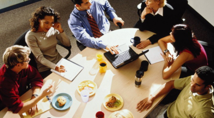 Мемқызметкерлердің шай ішіп, шылым шеккеніне дейін бақылауға алынады