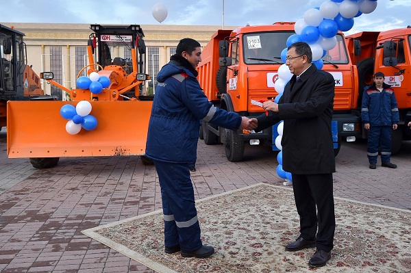 Оңтүстік Қазақстанда автожолдарға қызмет ететін 25 техника берілді