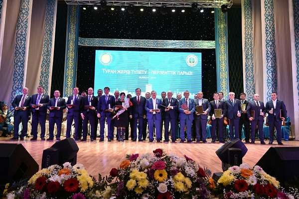 Шымкентте «Туған жерді түлету-перзенттік парыз!» атты қамқорлық акциясы өтті