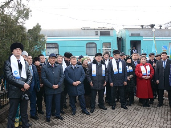 «Тәуелсіз Қазақстан» пойызы Түлкібас станциясына аялдады