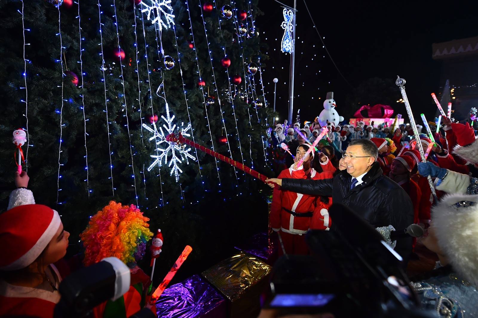 Шымкентте жаңа жылдық шырша шамы жағылды