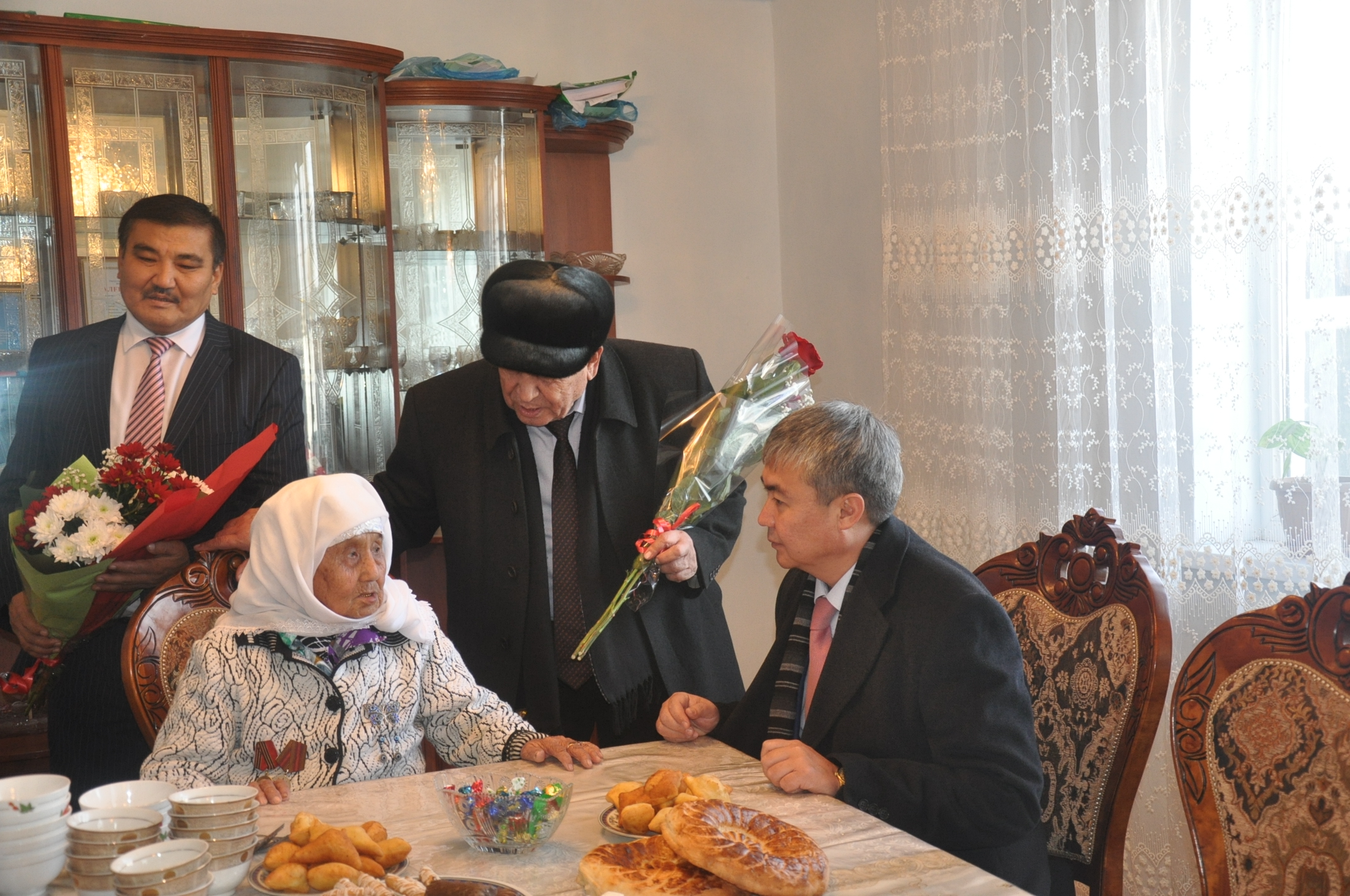 АУДАН ӘКІМІ ҒАСЫР ЖАСАҒАН ҚАРИЯЛАРДЫ ҚҰТТЫҚТАДЫ