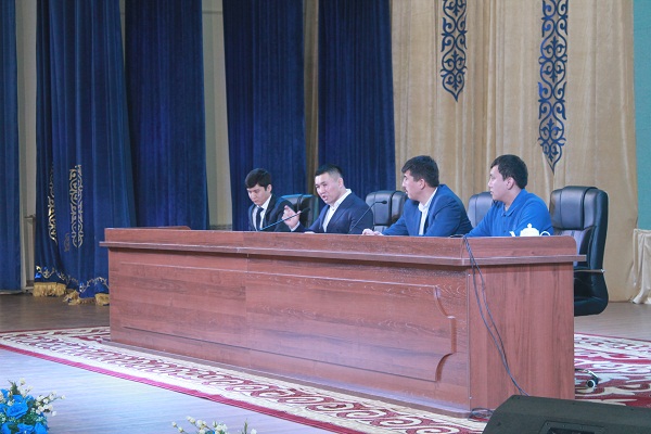 ОҚО жастары төрт дүркін Әлем чемпионымен кездесті