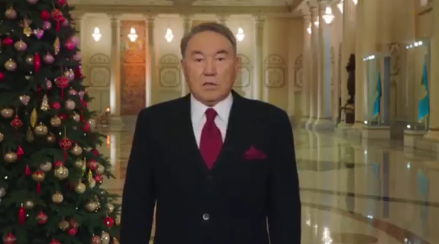 Назарбаев қазақстандықтарды Жаңа 2017 жылмен құттықтады (видео)