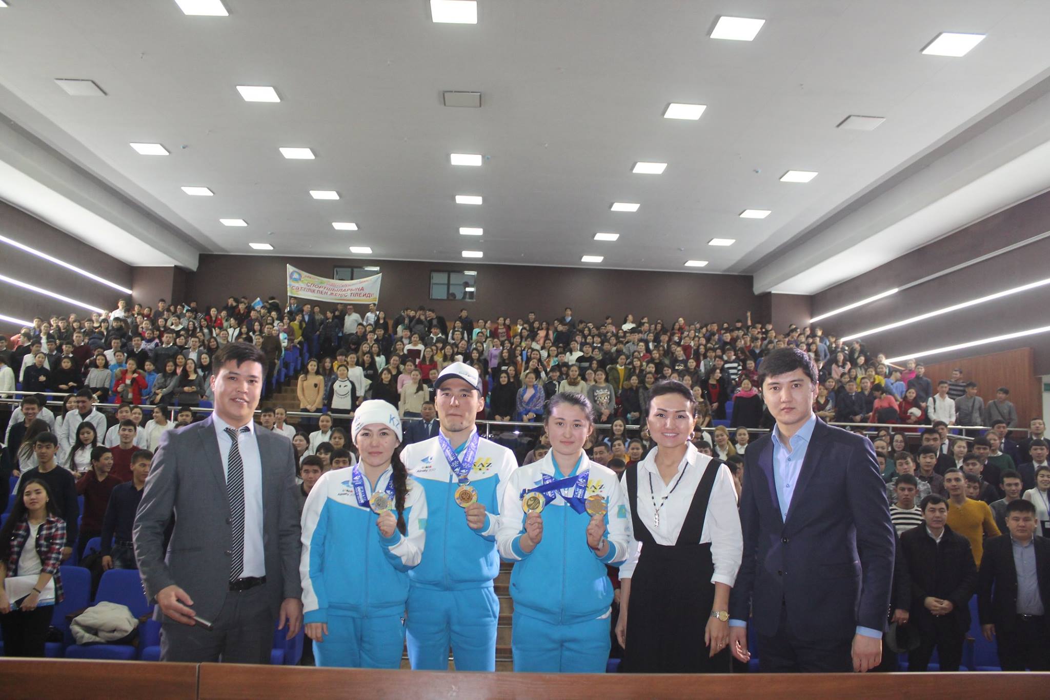 ОҚО жастары Универсиада жеңімпаздарымен кездесті