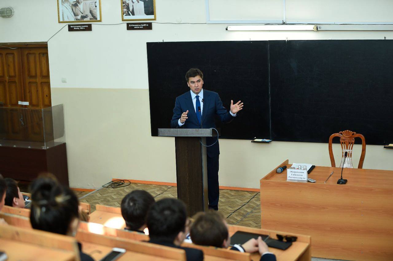 Ғабидолла Әбдірахымов студенттермен кездесті