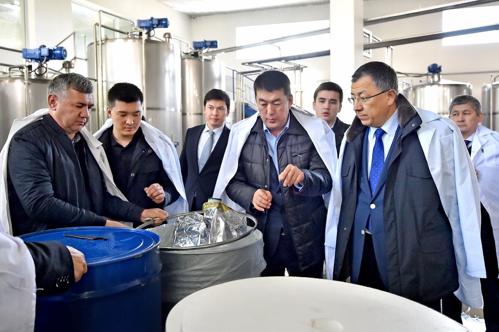 ОҚО әкімі жылына 50 млн. дана минералды сусын шығаратын серіктестік жұмысымен танысты