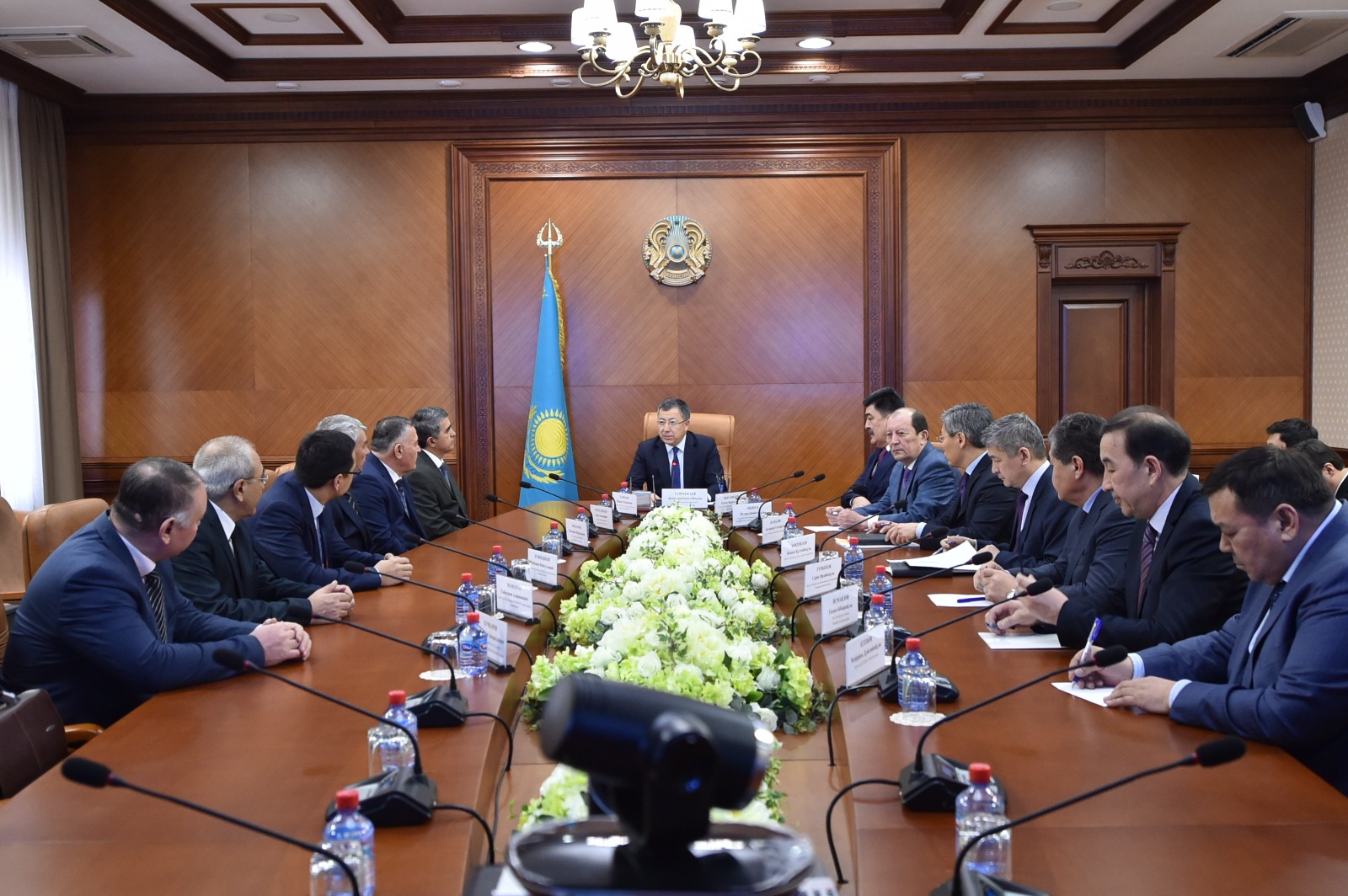 ОҚО әкімі ағын су мәселесі бойынша мемлекетаралық жұмысшы топтың өкілдерімен кездесті