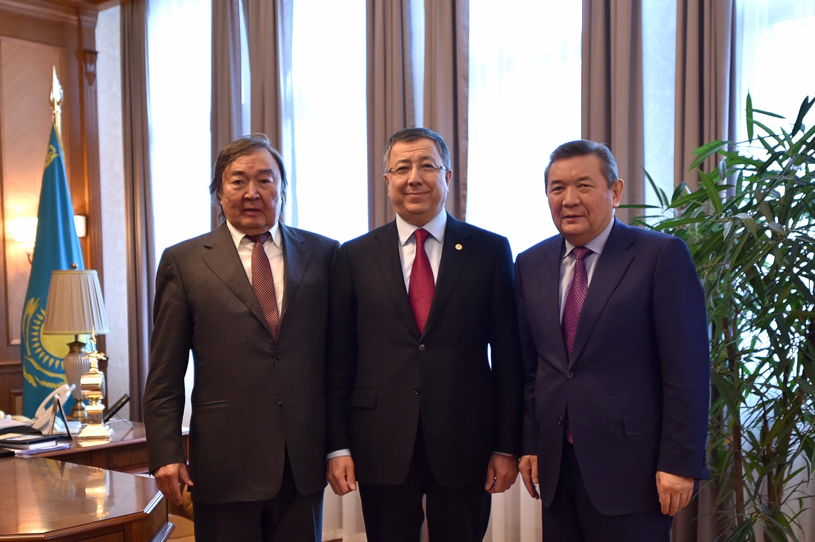 ОЛЖАС СҮЛЕЙМЕНОВ ОҢТҮСТІКТЕ