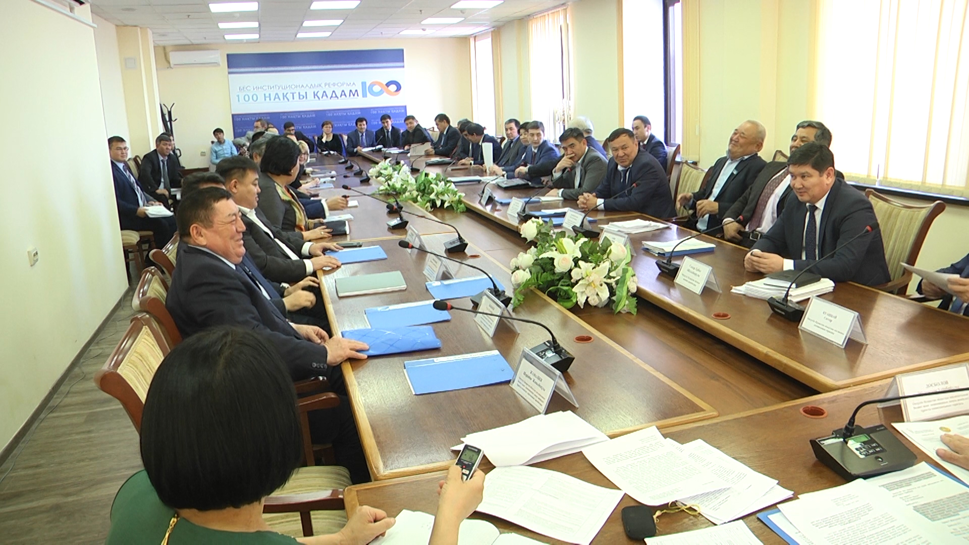 Депутаттардың ұсыныстары сессия қарауына жіберілді