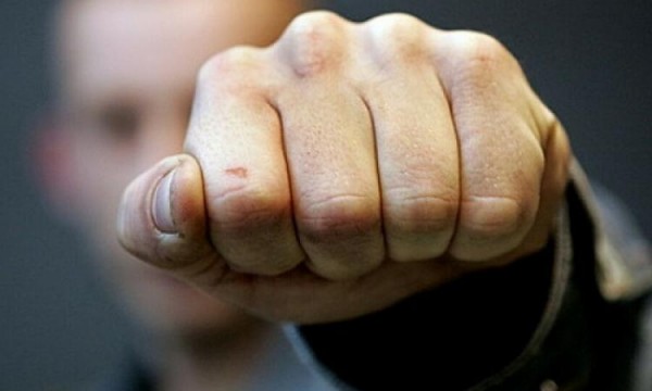 Түлкібаста төбелескен екі депутат ауруханаға жеткізілді