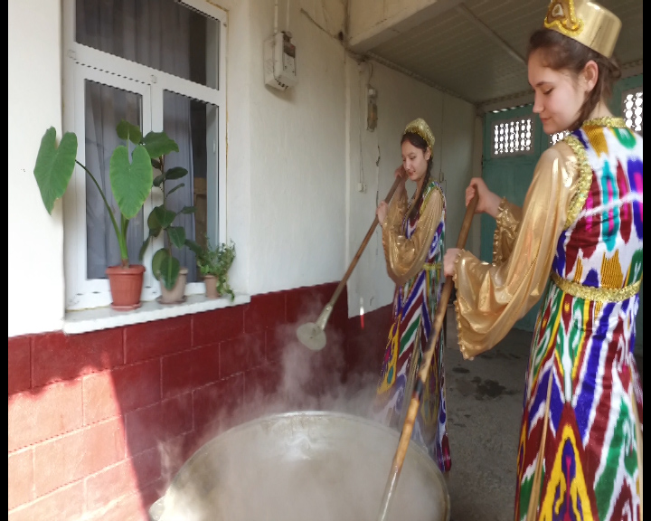 Шымкентте қазан толы сүмәләк үлестірілді