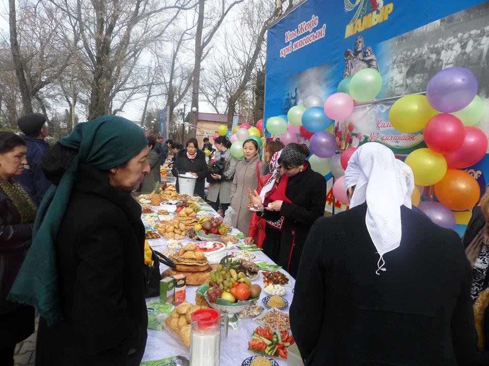 Халық қалаулысы Әсет Қайыпбеков әз-Наурызда ақ қанатты киіз үй тікті