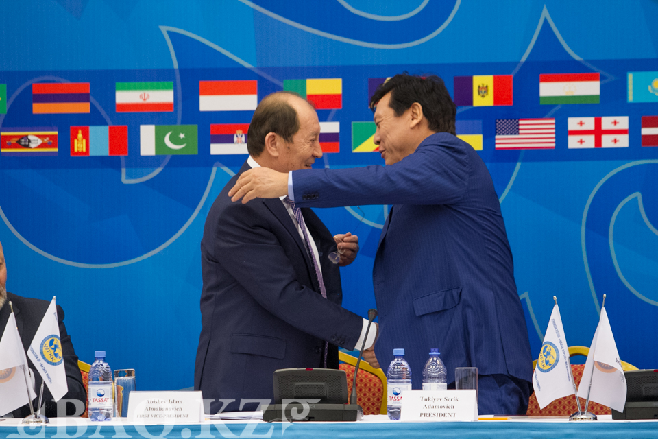 Ислам Әбішев Дүниежүзілік қазақ күресі федерациясының Президенті болып сайланды