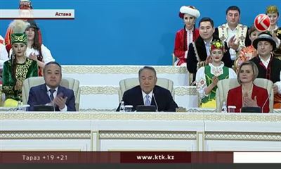 Назарбаев айтыскер ақындарға көп жағымпаздана бермеуге кеңес берді