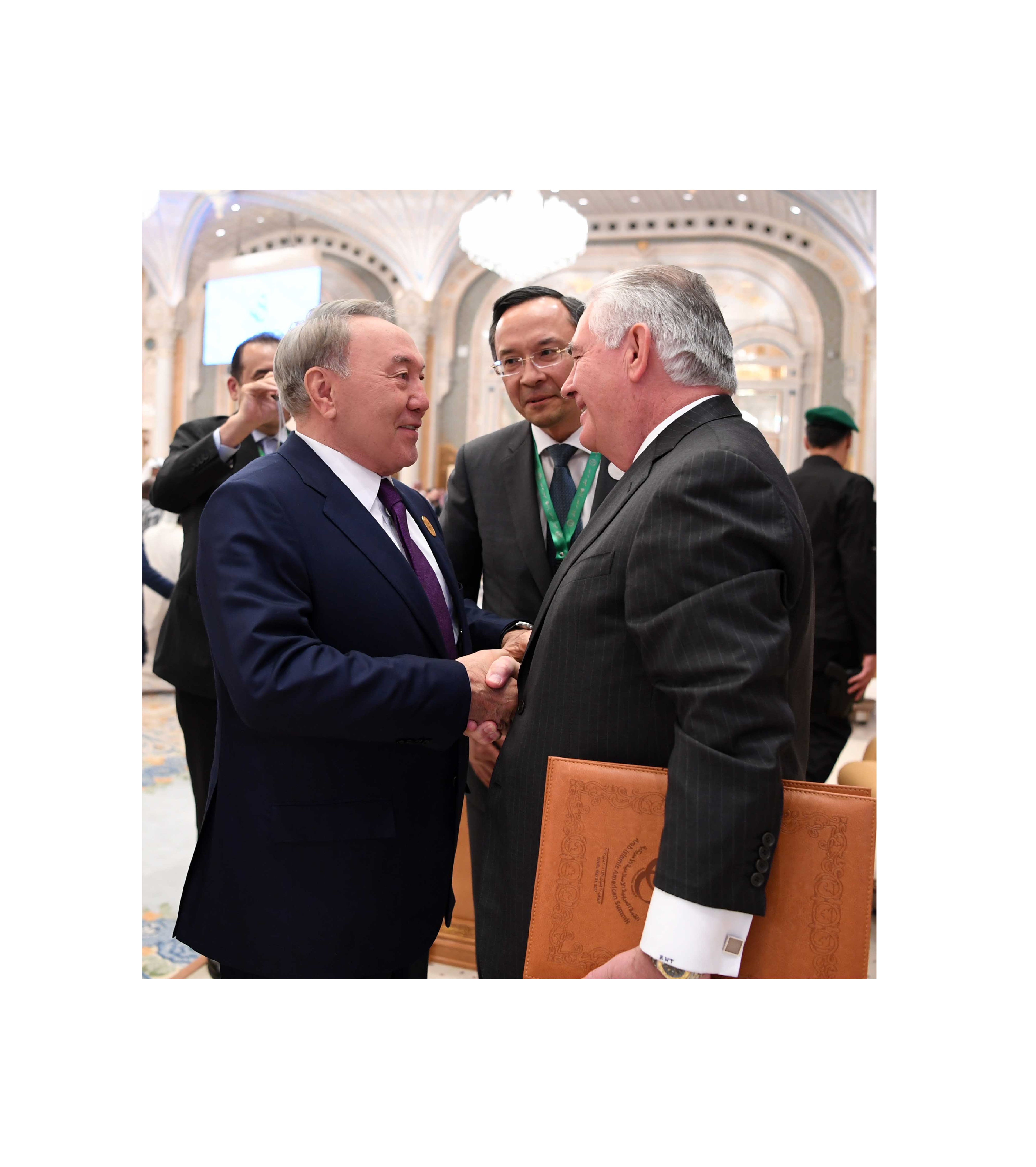Нұрсұлтан Назарбаев «АҚШ – Ислам әлемі» саммиті барысында Америка Құрама Штаттарының Мемлекеттік хатшысы Рекс Тиллерсонмен кездесті