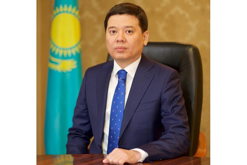 Әділет министрі қазақ тілін жетік меңгеру үшін сабақ алып жүр