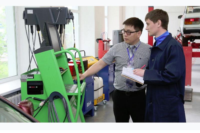 ҚР Премьер-Министрі Бақытжан Сағынтаев — жастарға: өз құзыретіңнің деңгейін арттыру қажет