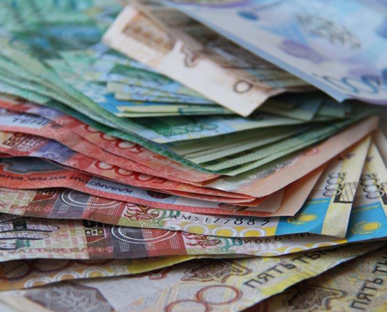 Қазақстанда ең жоғары жалақыны көлік саласының қызметкерлері алады