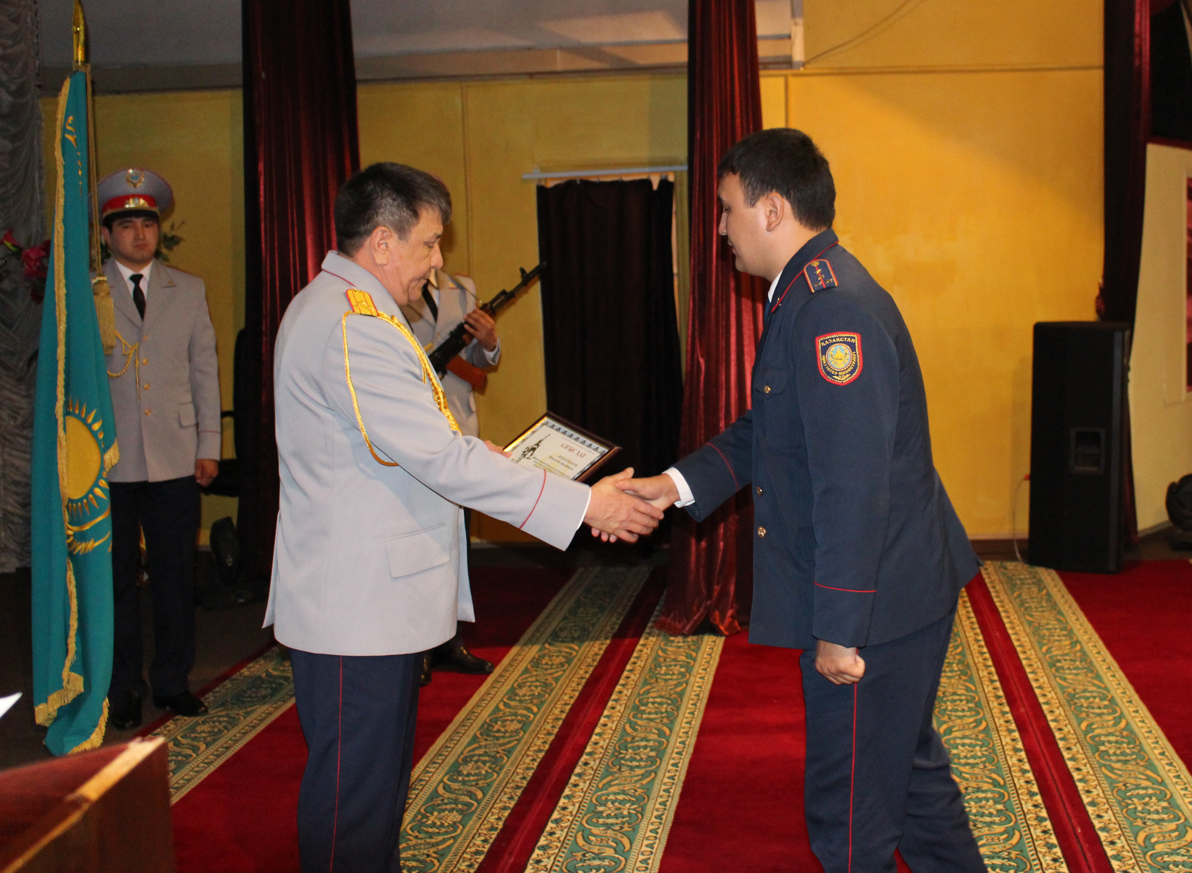 ОҚО тәртіп сақшылары ардагерлерді мерекемен құттықтады