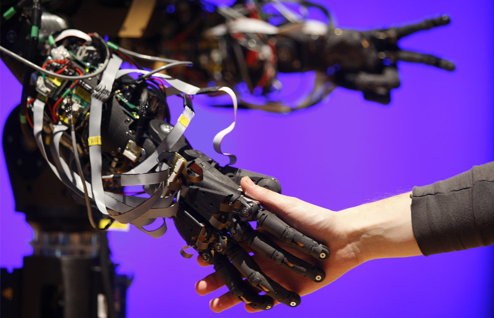 Шымкенттік оқушылар сөйлеуге бейім робот жасап шығарды